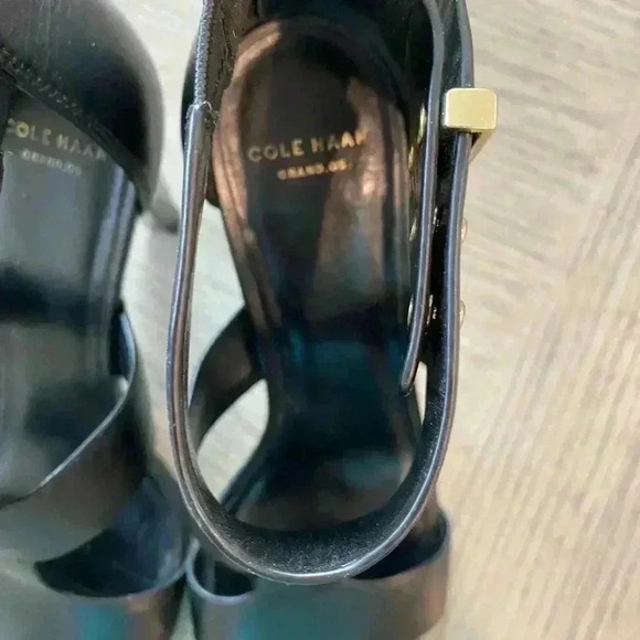 Cole  Haan Black Leather Strappy Sandals Size 6 Gold Trim Great Condition - Picture 8 of 8
